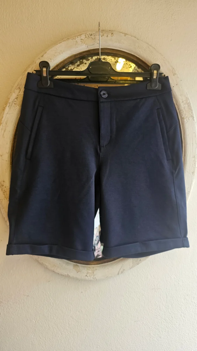 Siniset shortsit - Image 3